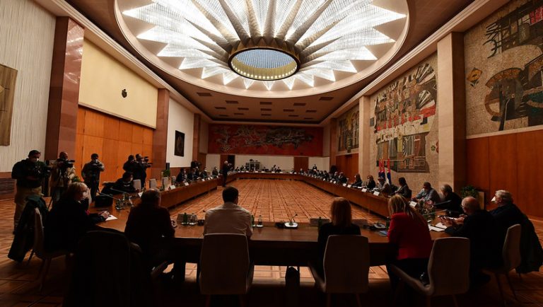 VUČIĆ I KRIZNI ŠTAB ZAVODE DIKTATURU: Ide se u pravcu kovid propusnica!