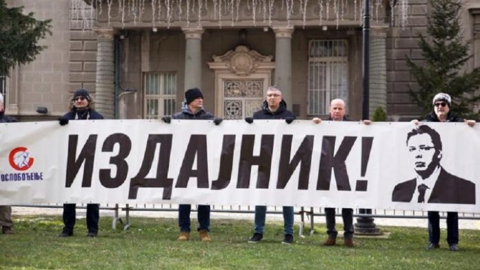 VUČIĆ JE IZDAJNIK: Milion nalepnica, da vidi ČITAVA SRBIJA