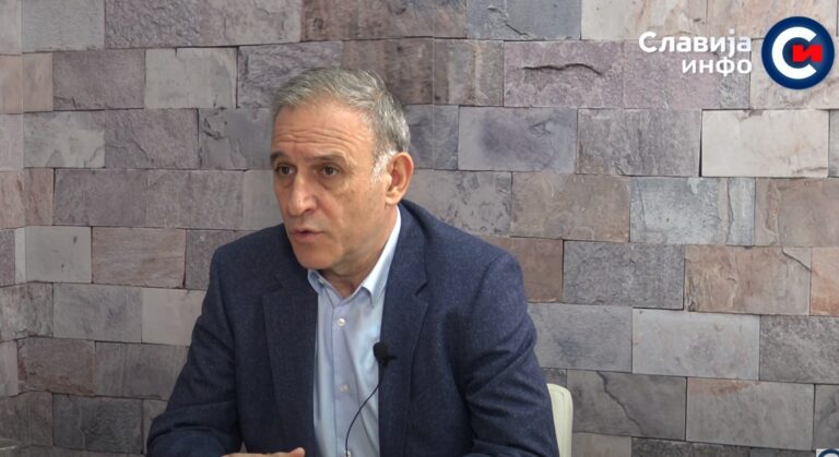 Ponoš: Vučić paradom demonstrira moć i jedinstvo, a mora sa 40 kobri na ulicu