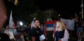 Informerova novinarka najredovnija na protestima – Branka Lazić i danas sa zborovima