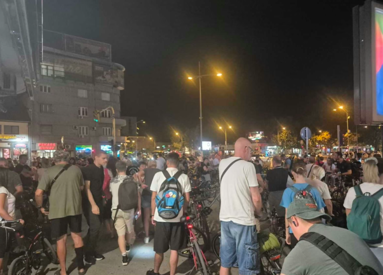 „Jesen stigla“: „Gvozdena konjica“ u protestnoj vožnji Novim Sadom