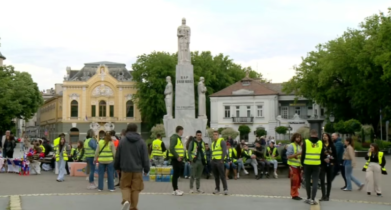 Kolona studenata i građana krenula peške iz Subotice za Novi Sad