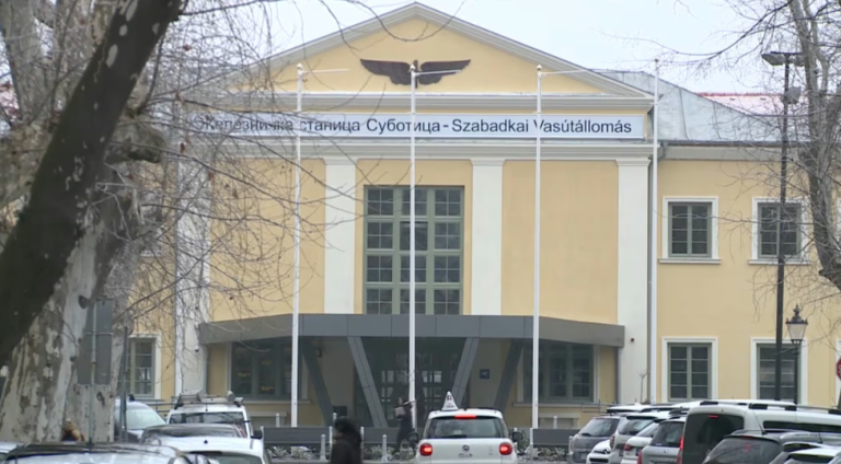 Grupa Subotičana „dezinfikovala“ Železničku stanicu u znak protesta zbog izjava Vučića