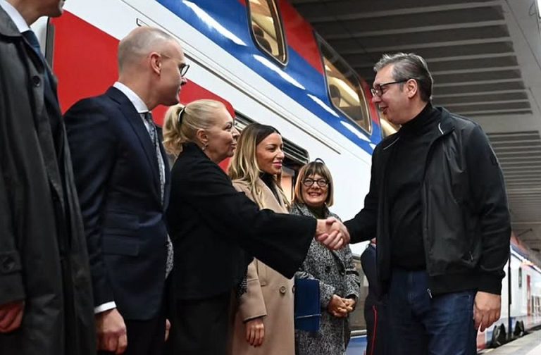 Vučić otvorio prugu do Subotice, a stanice na njoj bez upotrebne dozvole